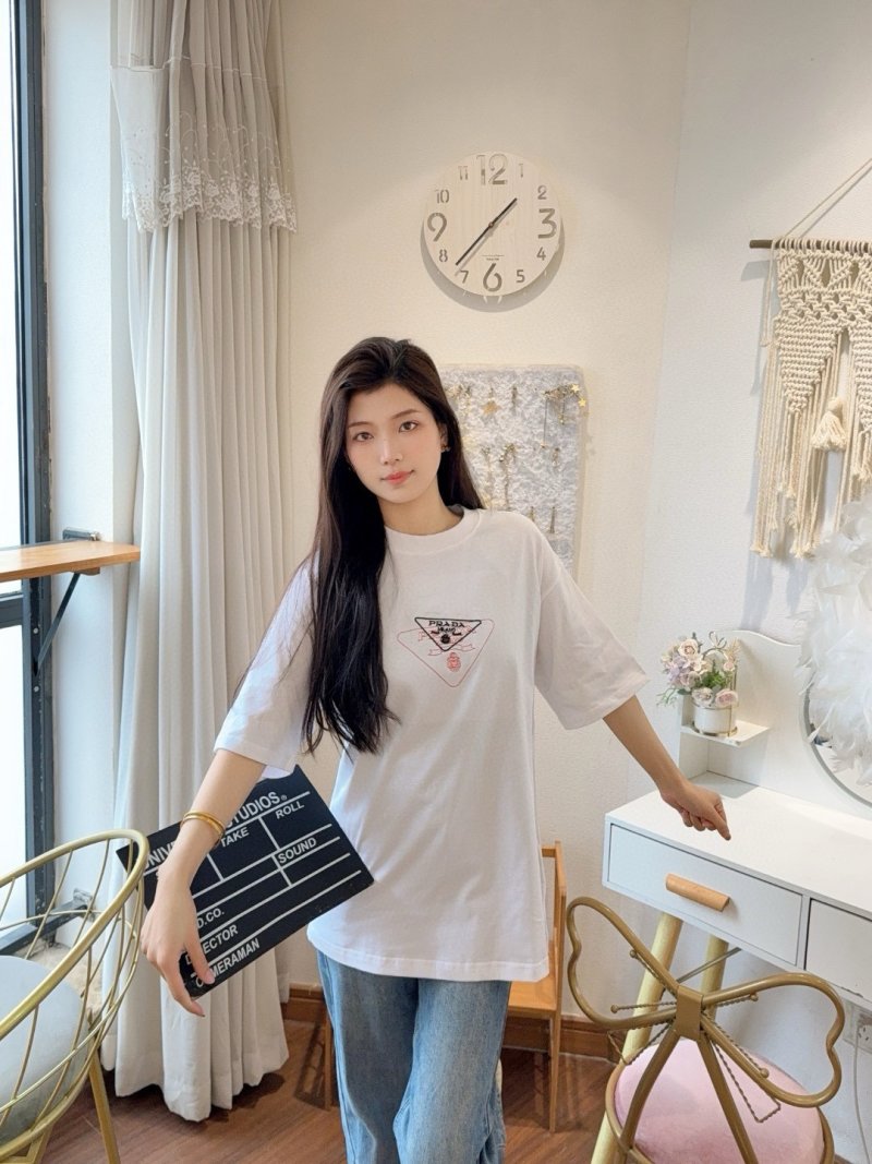 Nike Sportswear White Graphic T-Shirt UA Replica