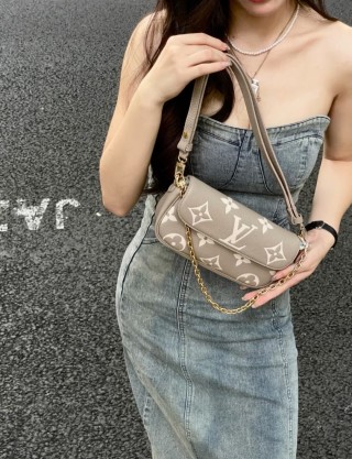 Chanel Classic Flap Shoulder Bag Black Quilted view 9