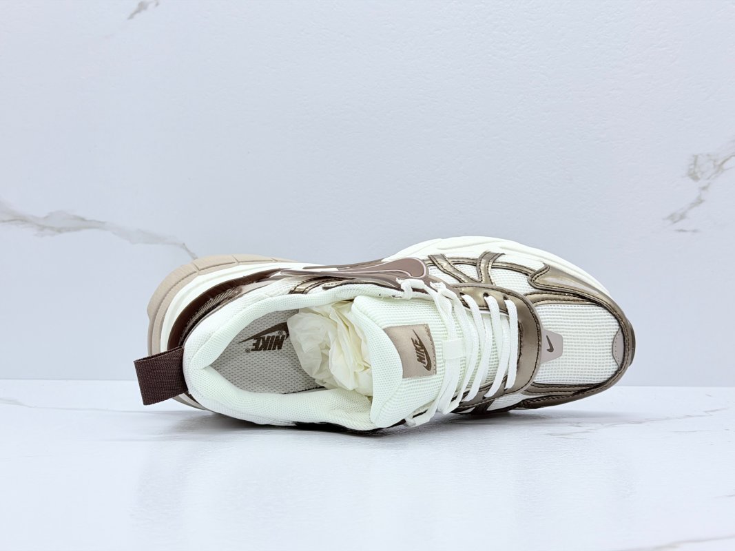 Nike Wmns V2K Runtekk Low Mink Brown Summit White view
