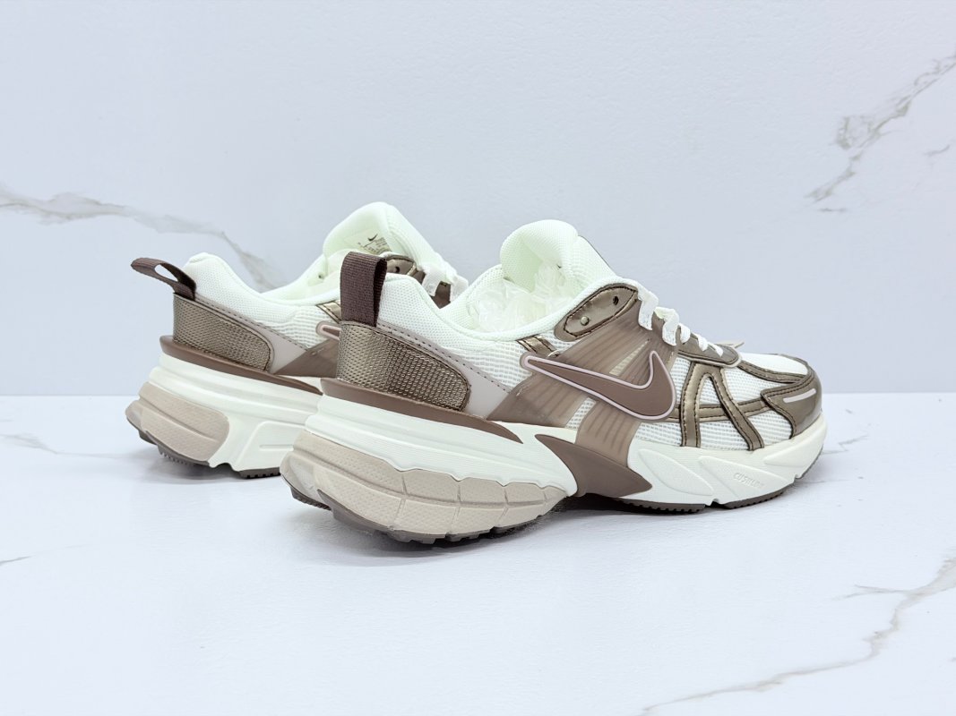 Nike Wmns V2K Runtekk Low Mink Brown Summit White view