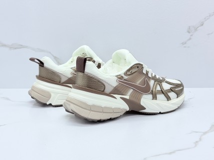 Nike Wmns V2K Runtekk Low Mink Brown Summit White view 5