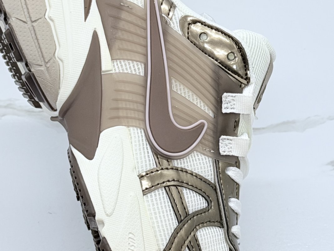 Nike Wmns V2K Runtekk Low Mink Brown Summit White view