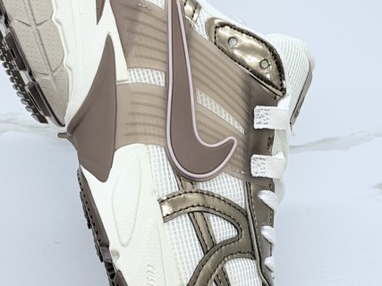 Nike Wmns V2K Runtekk Low Mink Brown Summit White view 7