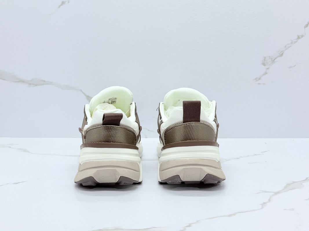 Nike Wmns V2K Runtekk Low Mink Brown Summit White view
