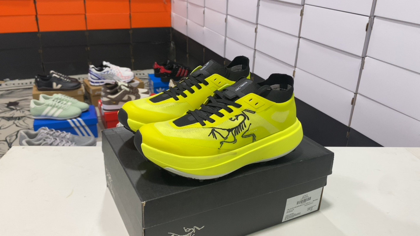 Arc'teryx Sylan Low Top Trail Running Neon Yellow Black
