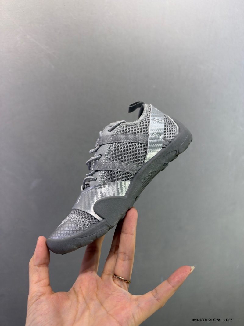 New Balance MT10 x Issey Miyake Grey Replica Sneaker view