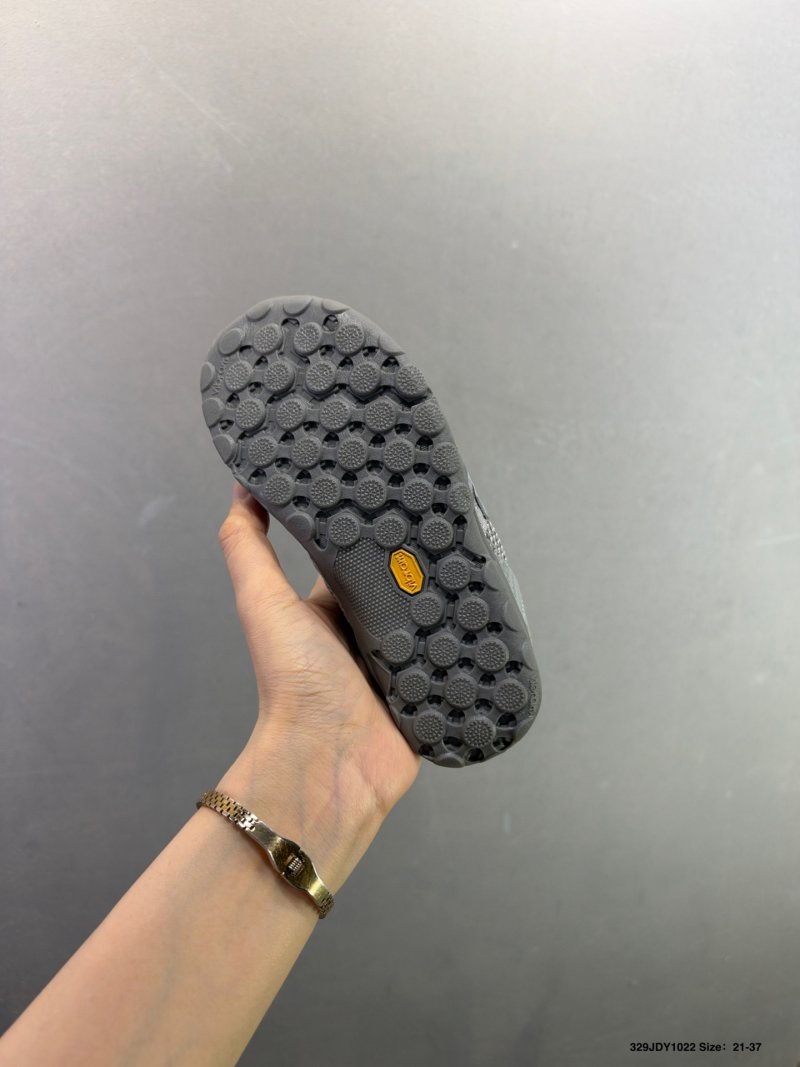 New Balance MT10 x Issey Miyake Grey Replica Sneaker view