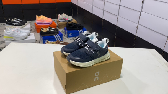 On Cloud Play Kids Replica Navy White Cushioned Sneaker