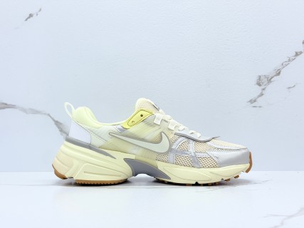 Nike Wmns V2K Runtekk Low Sail Light Khaki Light Smoke Grey view 2