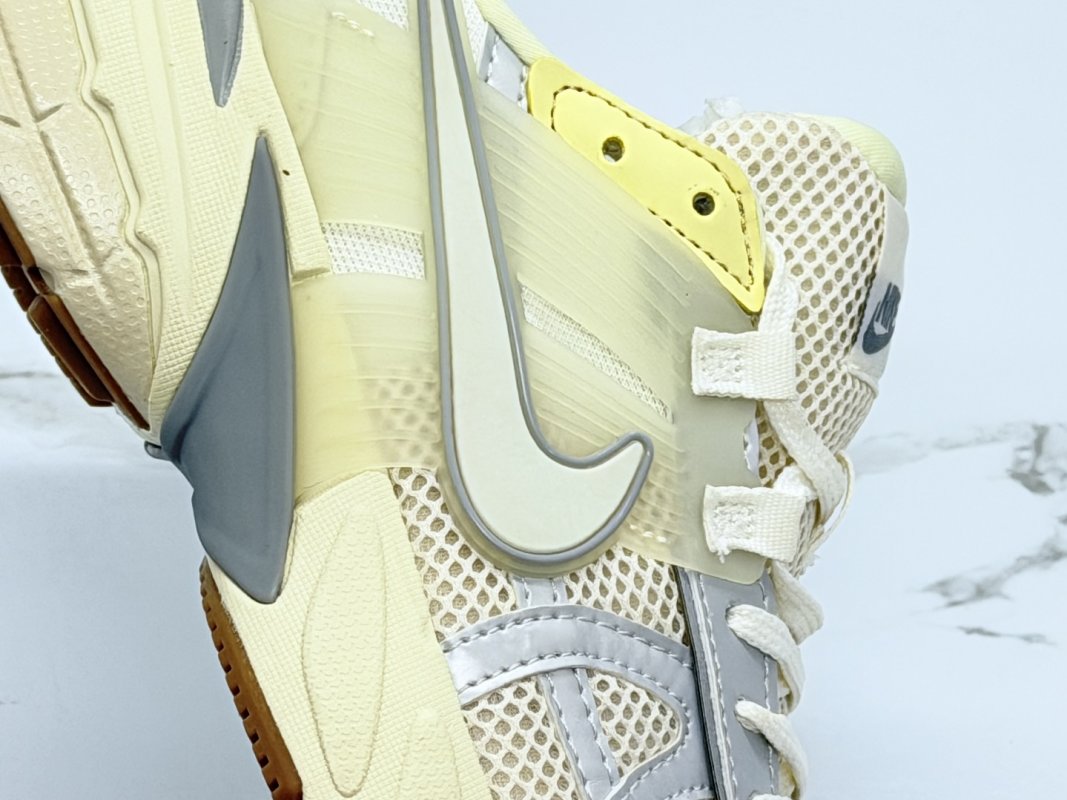 Nike Wmns V2K Runtekk Low Sail Light Khaki Light Smoke Grey view