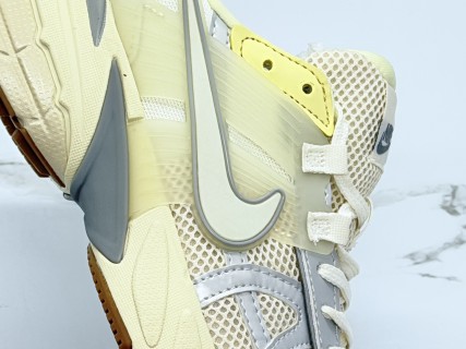 Nike Wmns V2K Runtekk Low Sail Light Khaki Light Smoke Grey view 8