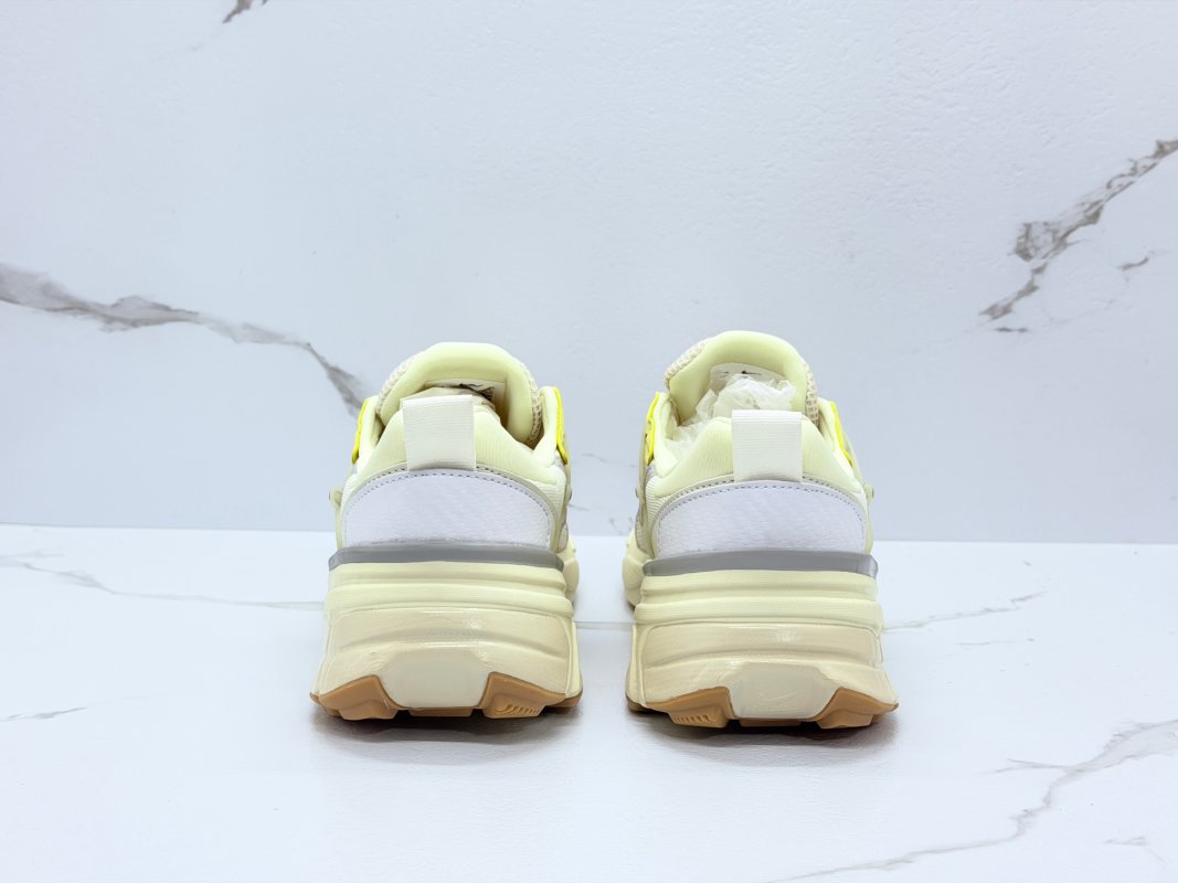Nike Wmns V2K Runtekk Low Sail Light Khaki Light Smoke Grey view