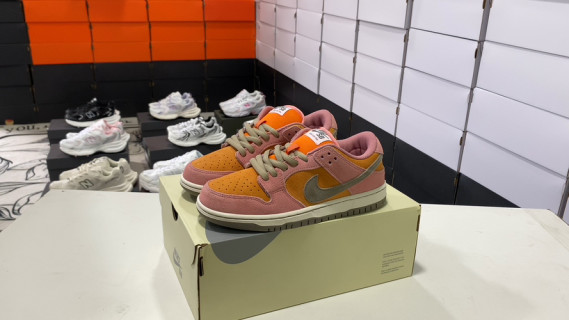 Nike Dunk Low Orange Apricot Vintage Skateboard Shoe