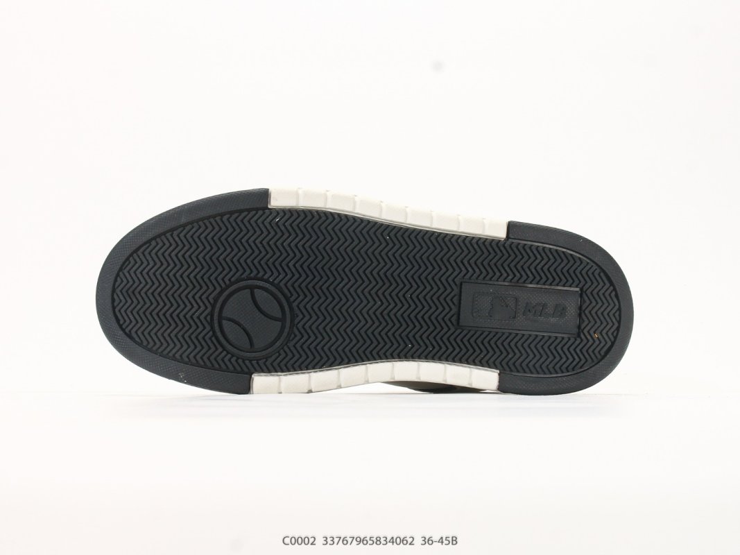 MLB Chunky Liner New York Yankees White Black Low-Top Sneaker view