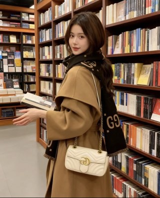 Gucci GG Marmont Black Quilted Shoulder Bag view 2