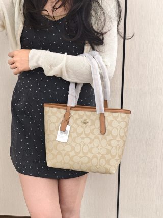 Gucci GG Marmont Black Quilted Shoulder Bag view 6