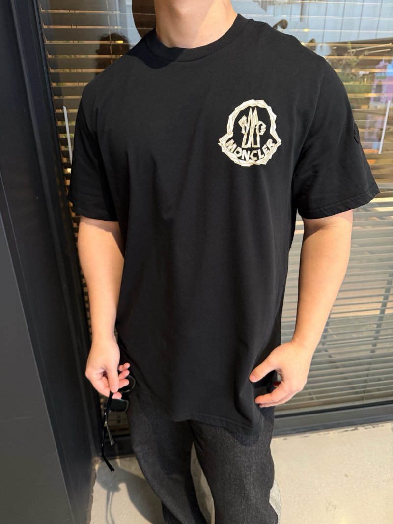 Moncler Signature Circle Logo Black T-Shirt Rep