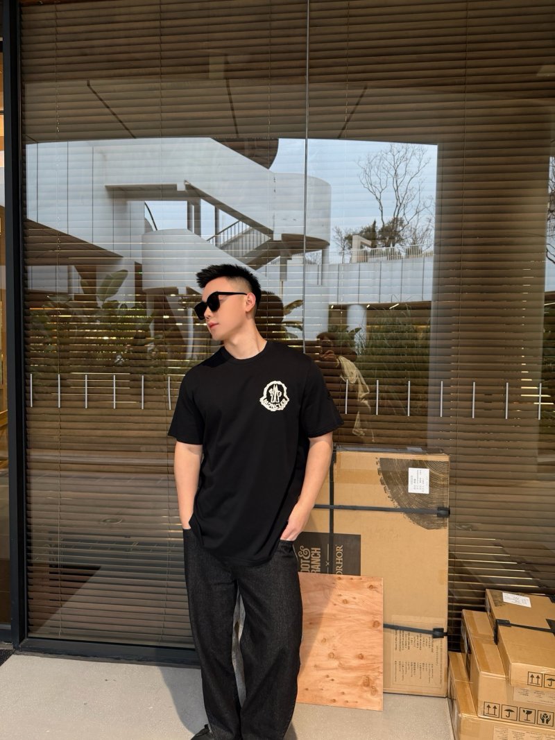Moncler Signature Circle Logo Black T-Shirt Rep view