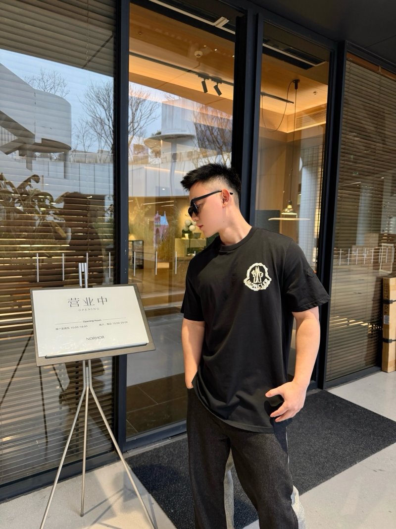 Moncler Signature Circle Logo Black T-Shirt Rep view