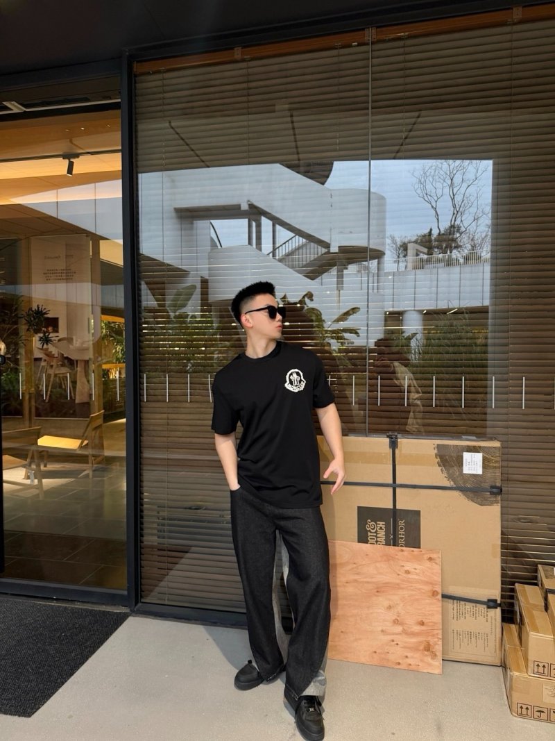 Moncler Signature Circle Logo Black T-Shirt Rep view
