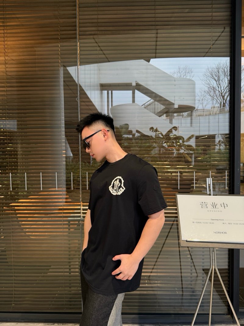 Moncler Signature Circle Logo Black T-Shirt Rep view