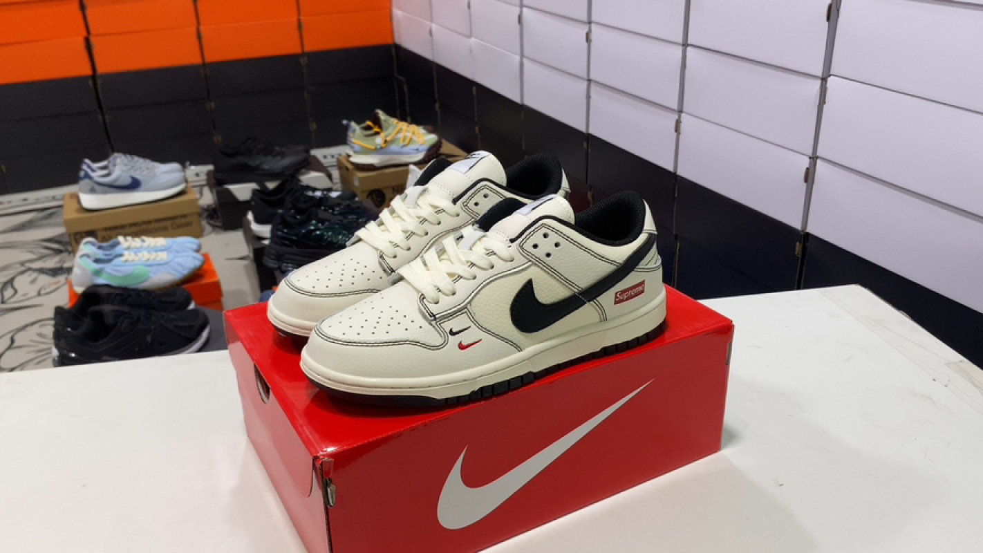 Nike Dunk Low Vintage White Black Red Casual Skateboard Shoe