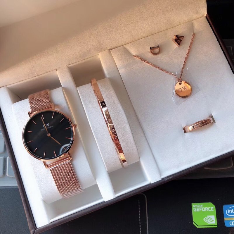 Daniel Wellington Classic Rose Gold 5-Piece Watch & Jewelry Gift Set view