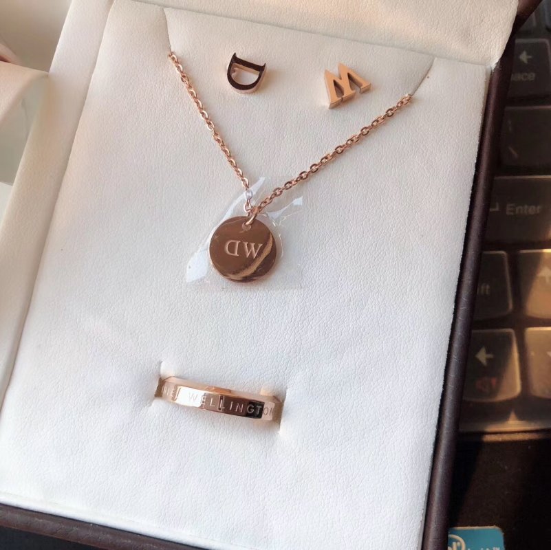 Daniel Wellington Classic Rose Gold 5-Piece Watch & Jewelry Gift Set view