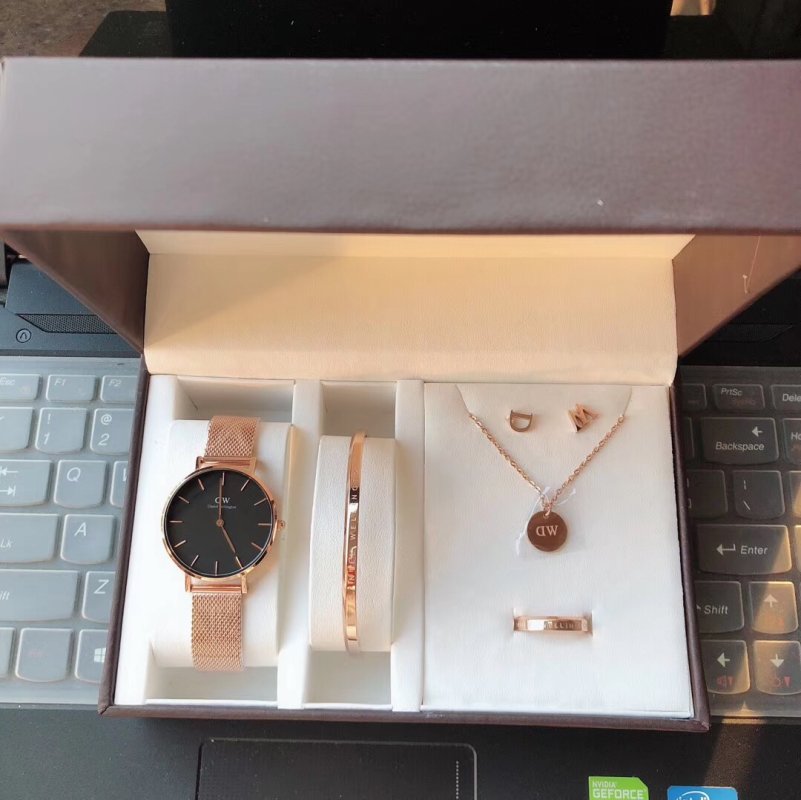 Daniel Wellington Classic Rose Gold 5-Piece Watch & Jewelry Gift Set view
