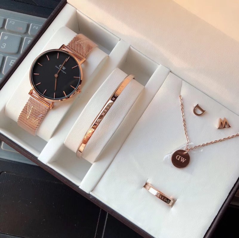 Daniel Wellington Classic Rose Gold 5-Piece Watch & Jewelry Gift Set view