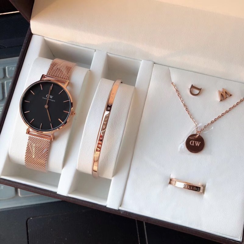 Daniel Wellington Classic Rose Gold 5-Piece Watch & Jewelry Gift Set view
