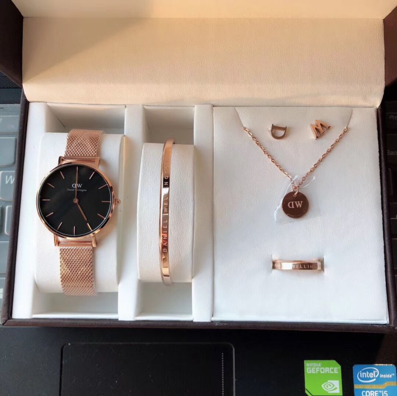 Daniel Wellington Classic Rose Gold 5-Piece Watch & Jewelry Gift Set view