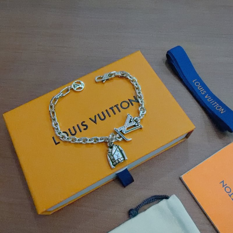 Louis Vuitton UA Padlock Chain Bracelet Silver view