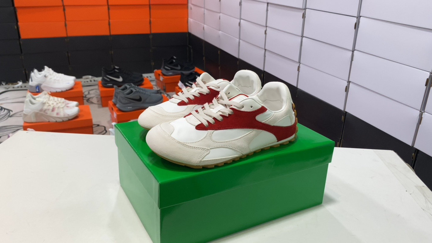 Bottega Veneta Orbit Sneaker 1:1 Rep White Red Gum Sole