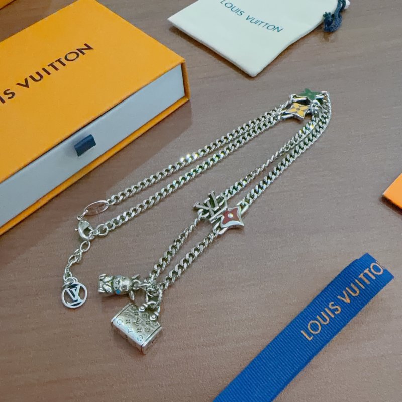 Louis Vuitton LV Chain Necklace Silver Tone Replica view