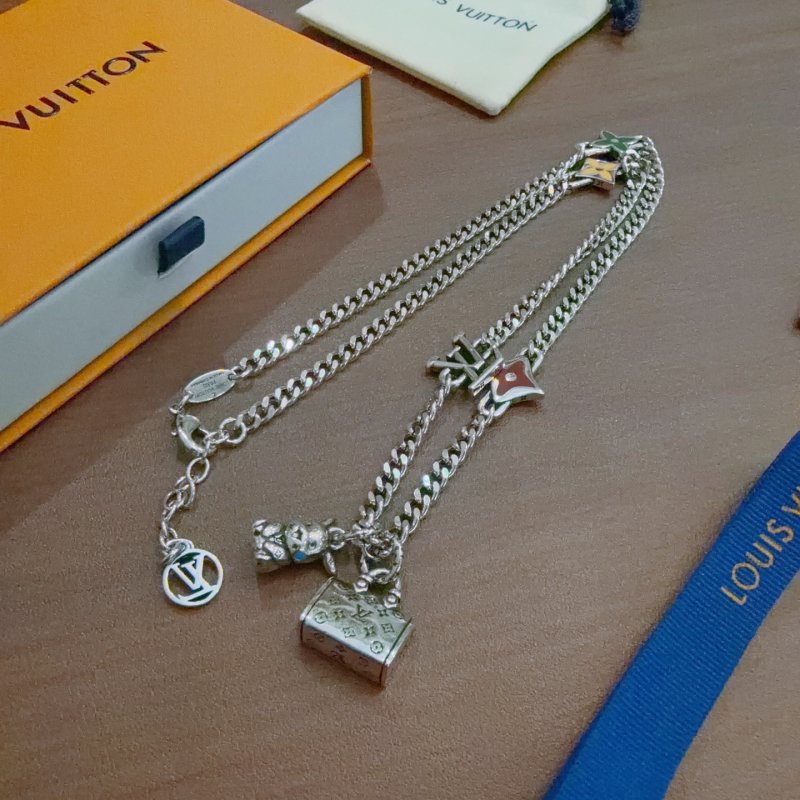 Louis Vuitton LV Chain Necklace Silver Tone Replica view