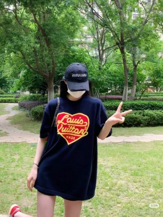 Louis Vuitton LV Logo T-Shirt Black Red Yellow view 6