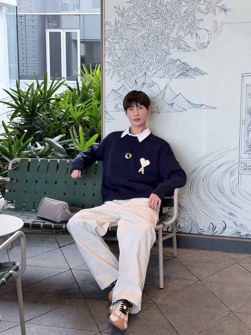 Ami Paris Heart Logo Crewneck Sweater Navy view