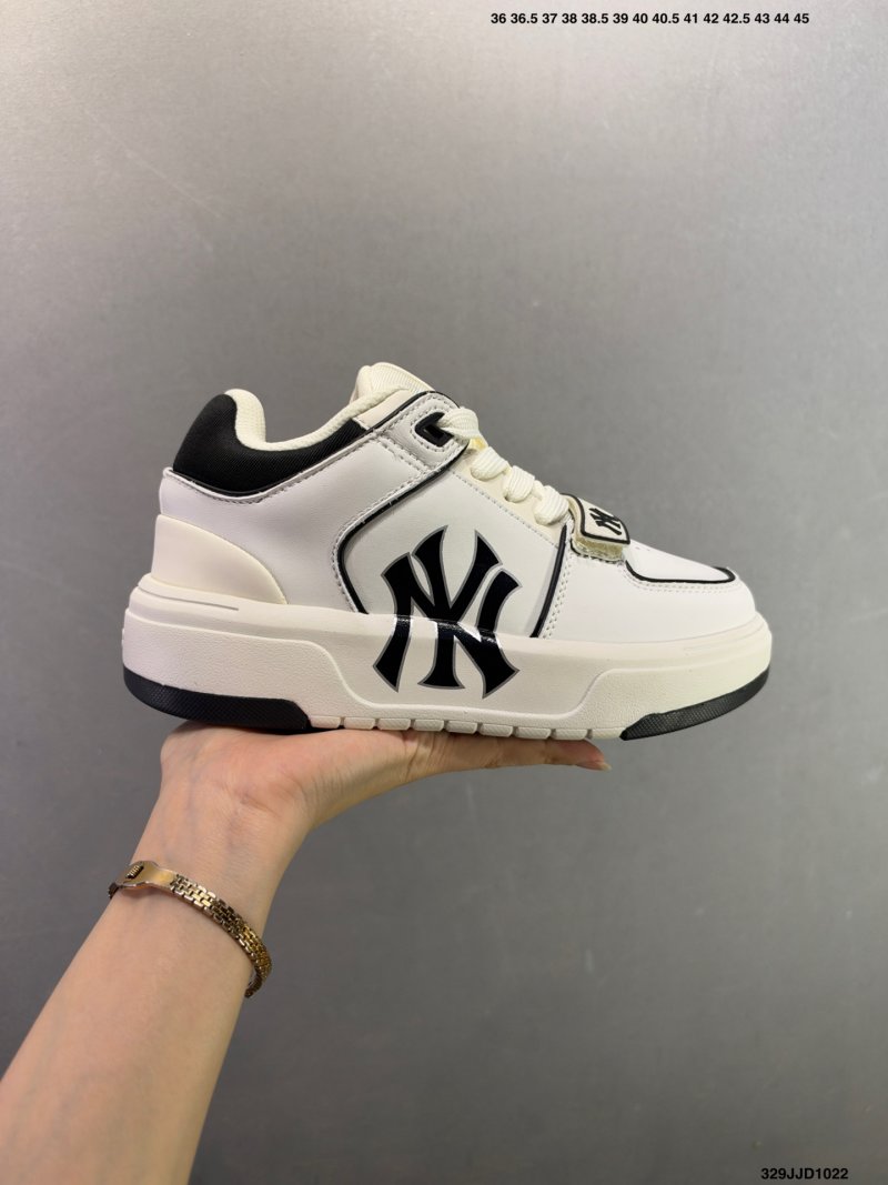 MLB Chunky Liner New York Yankees White Black Low-Top Sneaker view
