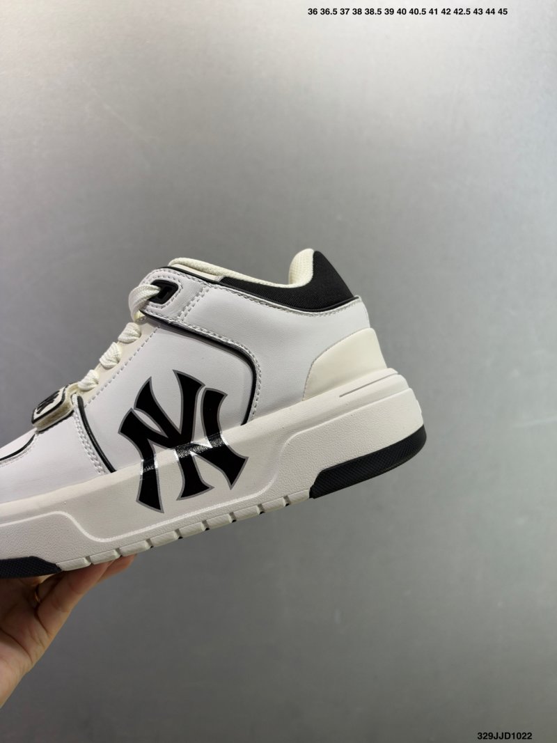 MLB Chunky Liner New York Yankees White Black Low-Top Sneaker view