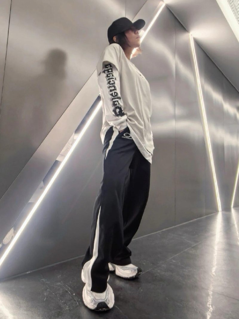 Oakley Lifestyle White Black Monochrome Sneaker view