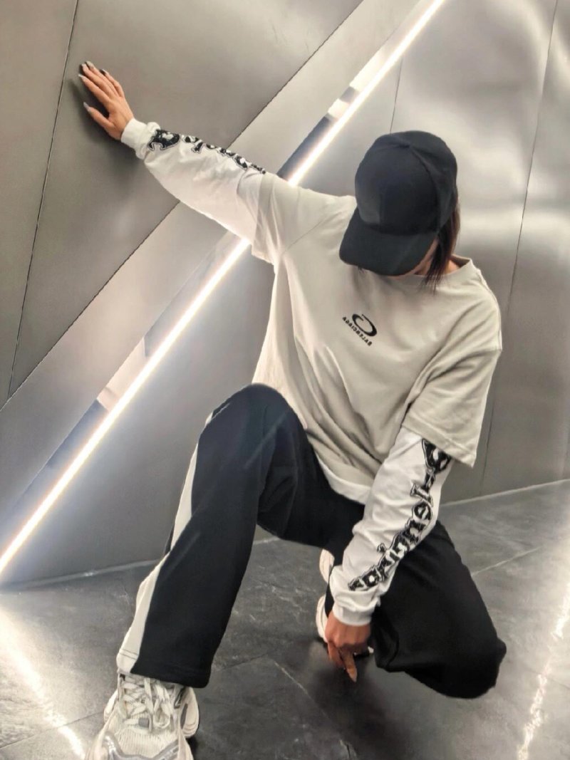 Oakley Lifestyle White Black Monochrome Sneaker view