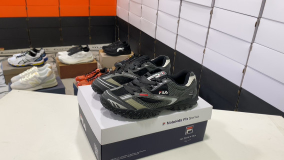 Fila Pebble Low-Top Running Shoe Black White