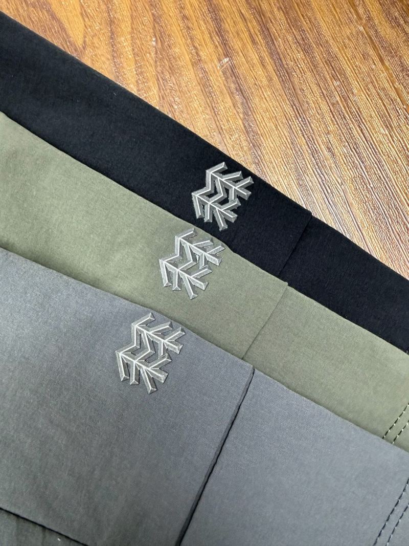 Kolon Sport Three-Pocket Outdoor Shorts - Olive Green view