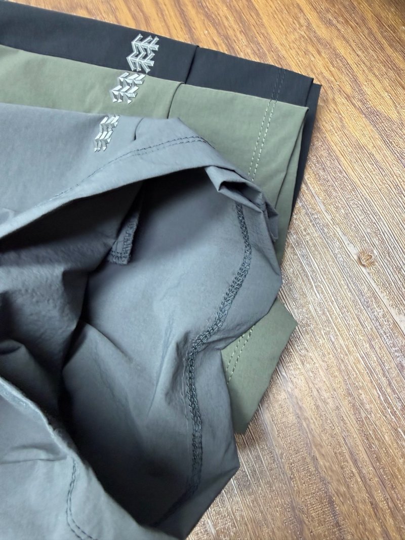 Kolon Sport Three-Pocket Outdoor Shorts - Olive Green view