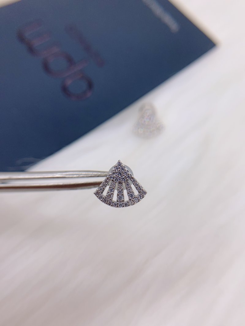 APM Monaco Baby Fan Shell Silver Earrings 2021 Style