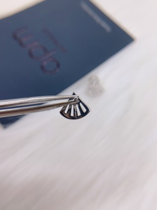 APM Monaco Baby Fan Shell Silver Earrings 2021 Style view 2