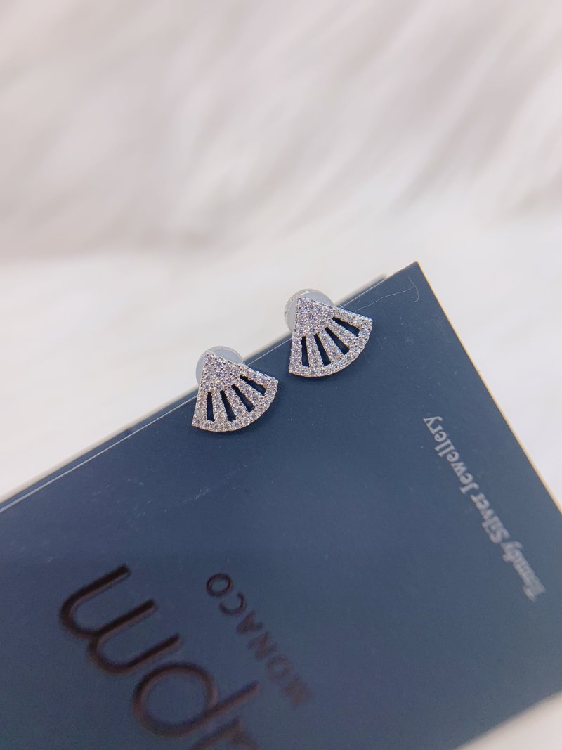 APM Monaco Baby Fan Shell Silver Earrings 2021 Style view