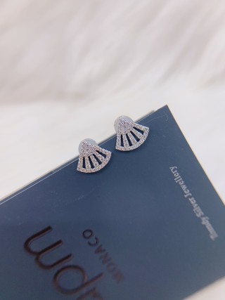 APM Monaco Baby Fan Shell Silver Earrings 2021 Style view 5