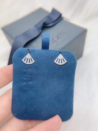 APM Monaco Baby Fan Shell Silver Earrings 2021 Style view 6